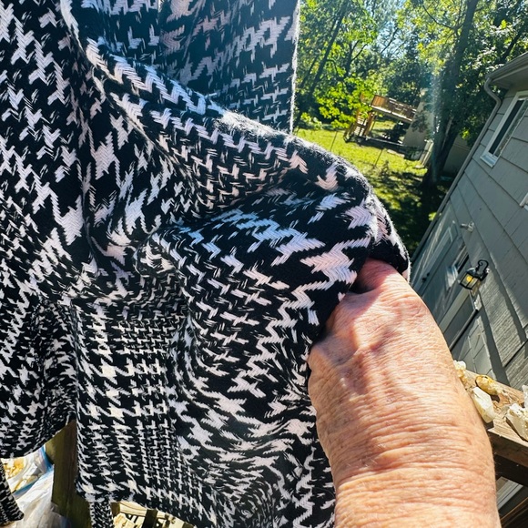 HYFVE black and white knit open belted long flowy cardigan EUC - Picture 2 of 6